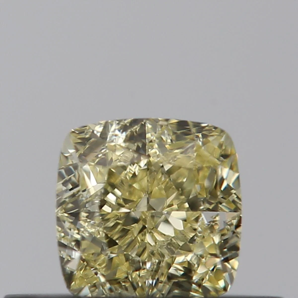 0.39 Quilates Almofada Diamante