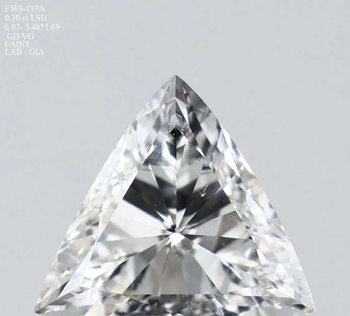 0.30 Karát Triangular Gyémánt