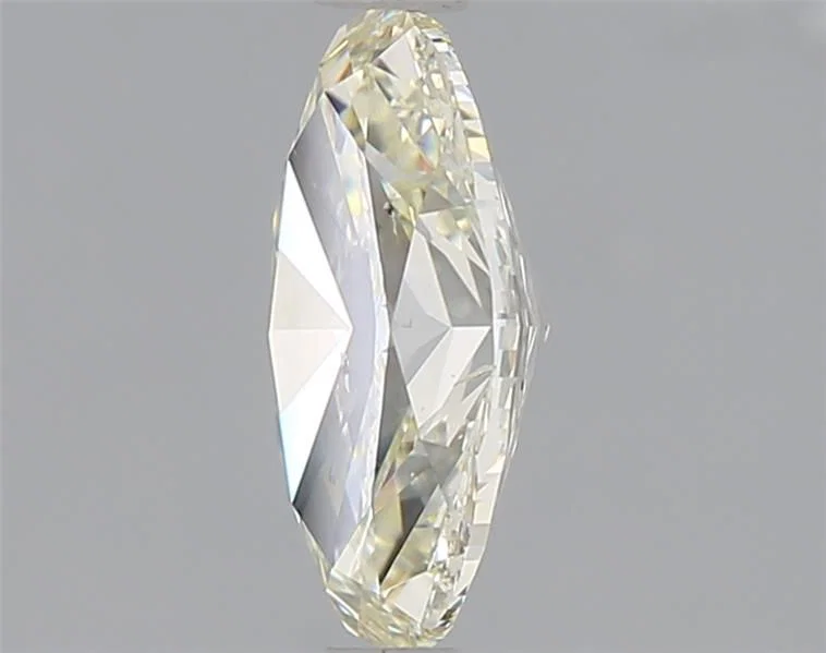 1.50 Karat Oval Diamant
