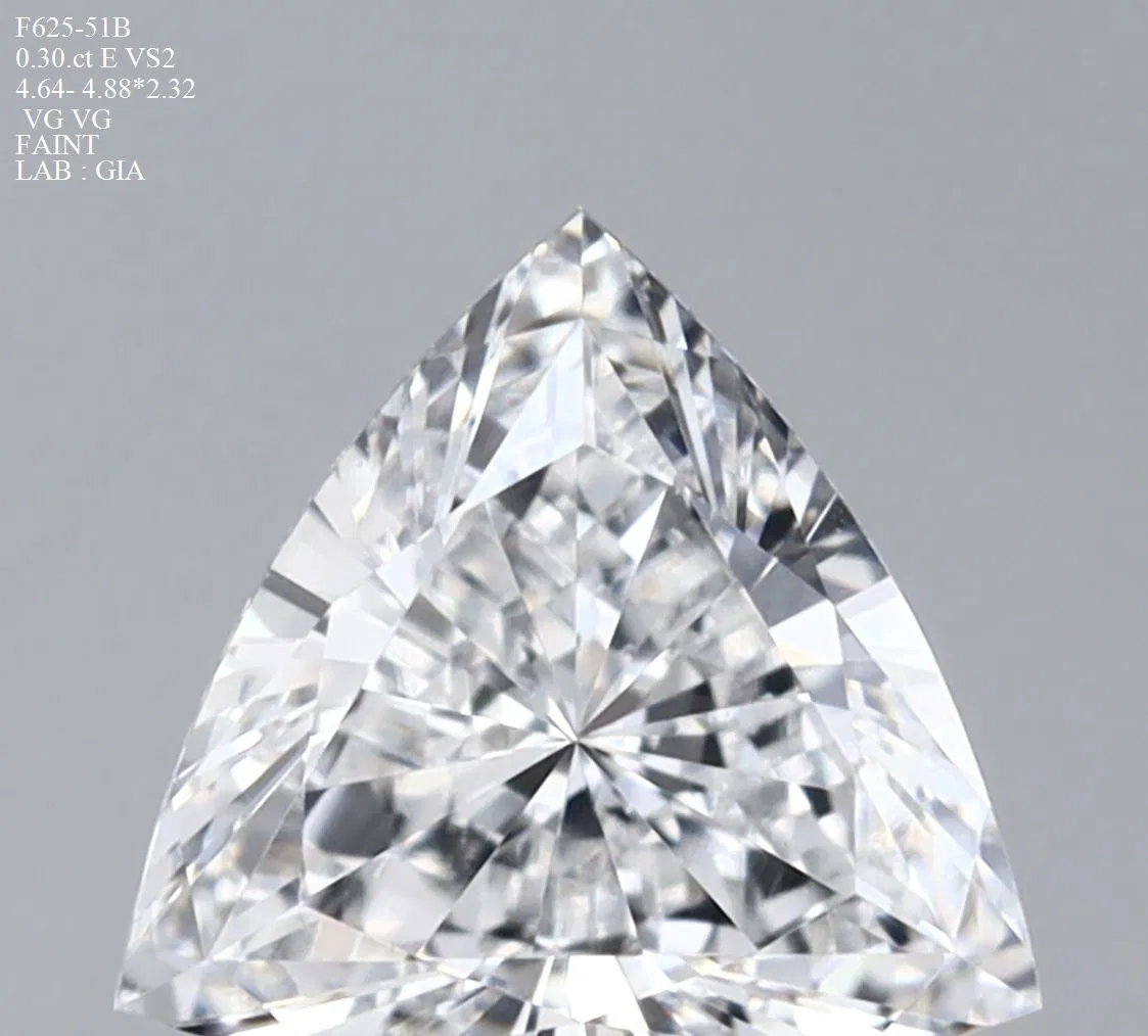 0.30 Karát Triangular Gyémánt