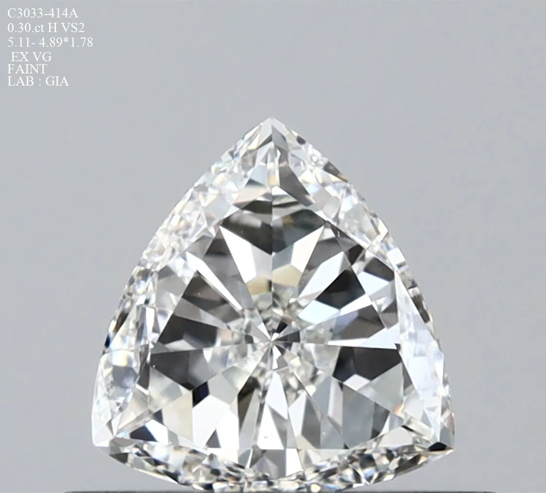 0.30 Karát Triangular Gyémánt
