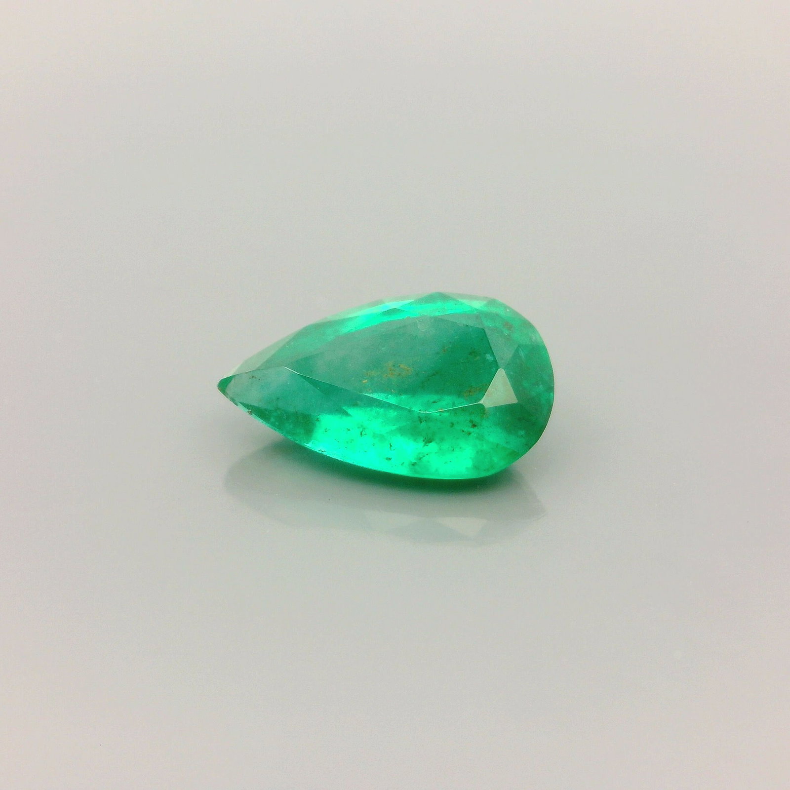 0.93 Karat Pære Emerald