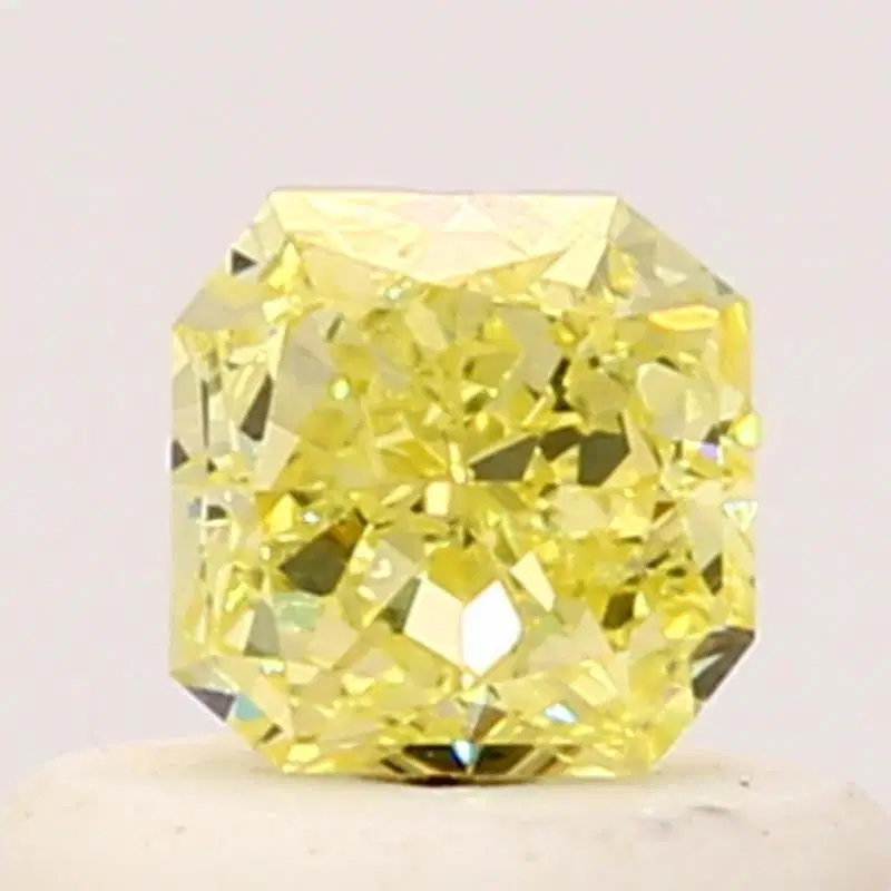 0.31 Karat Radiant Diamant