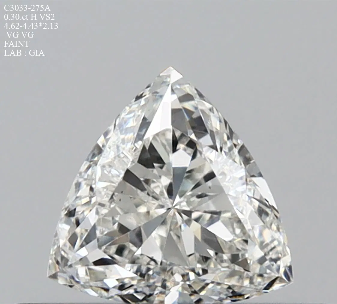 0.30 Karát Triangular Gyémánt