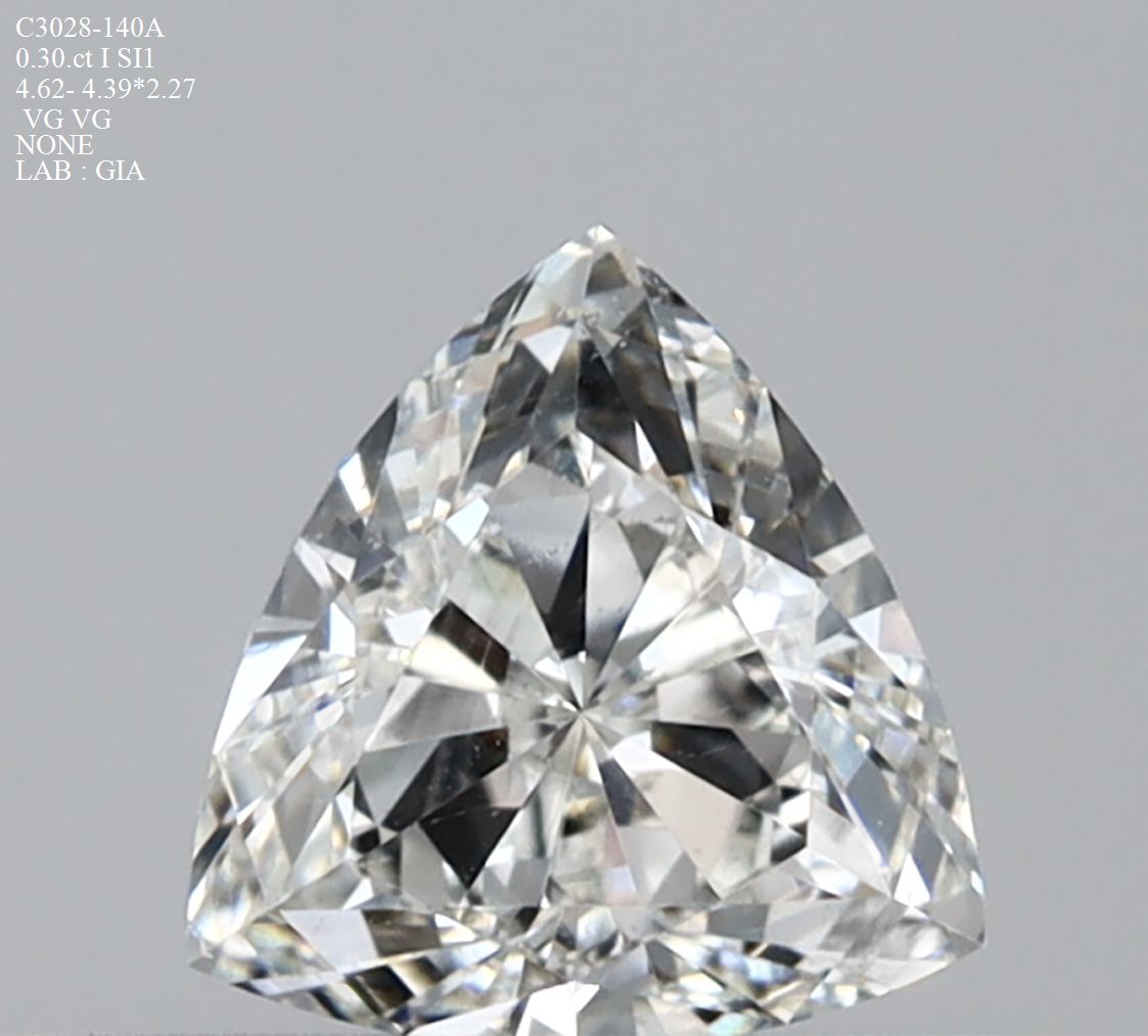 0.30 Carat Triangular Timantti