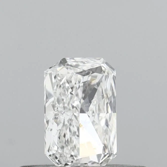0.32 Karat Radiant Diamant