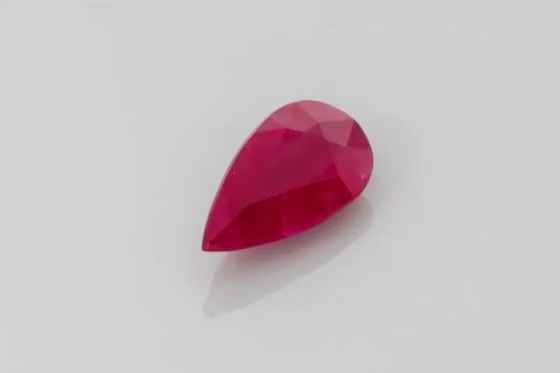 1.07 Karaat Peer Ruby
