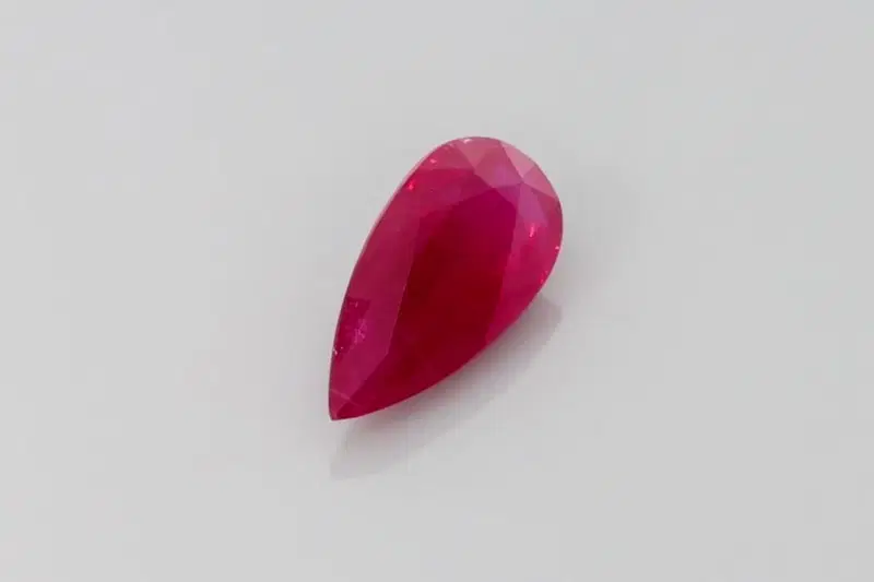 1.18 Karaat Peer Ruby