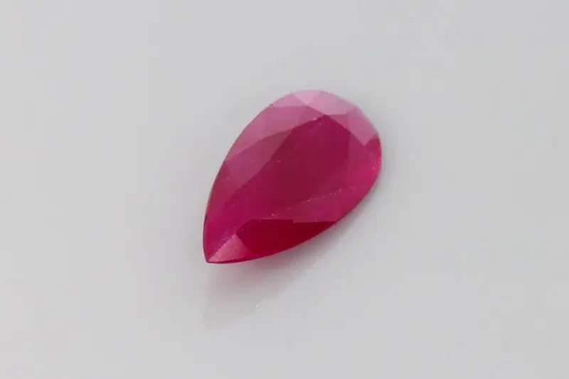 1.32 Karaat Peer Ruby