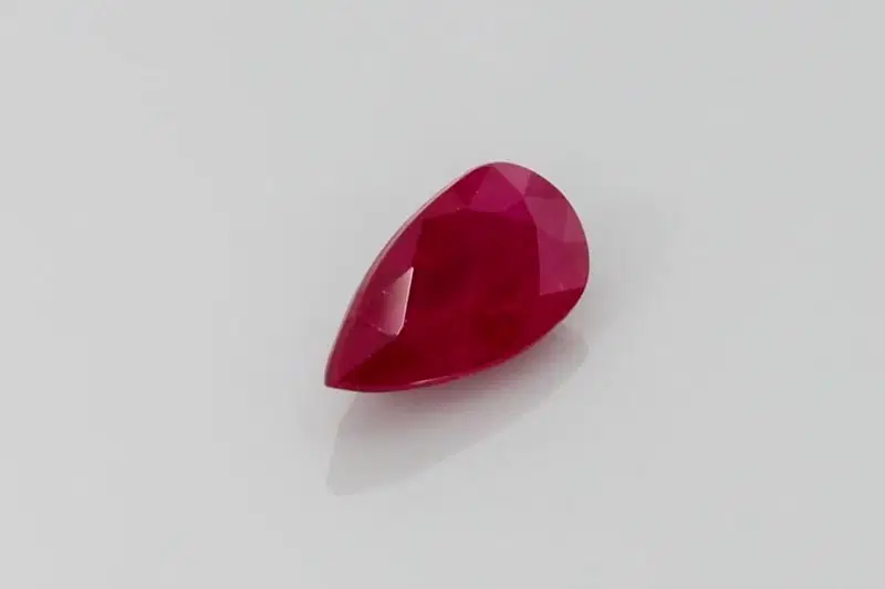 1.02 Karaat Peer Ruby