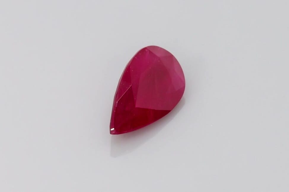1.01 Karaat Peer Ruby
