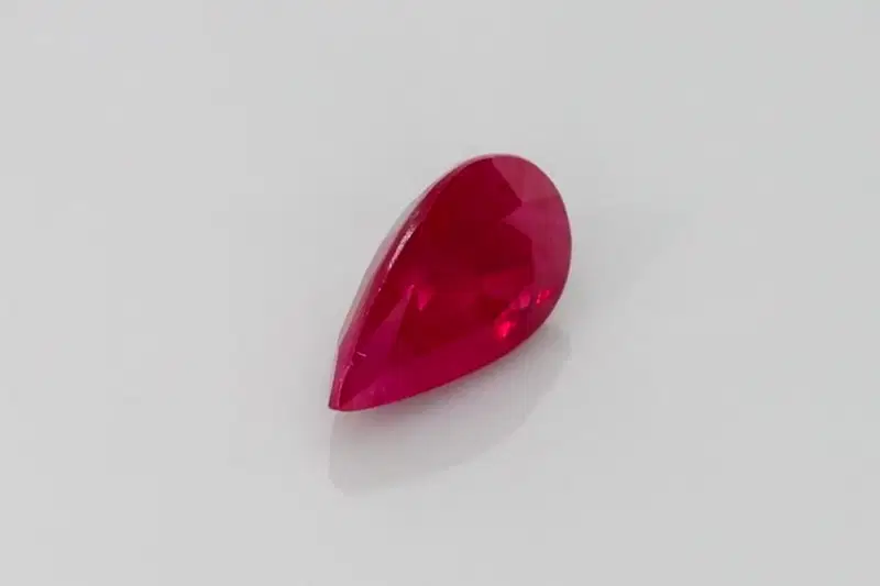 1.06 Karaat Peer Ruby