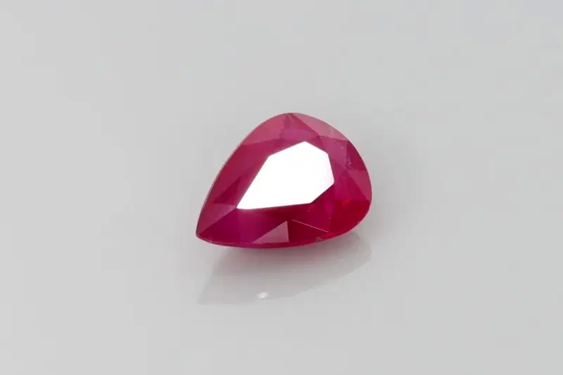 1.18 Karaat Peer Ruby