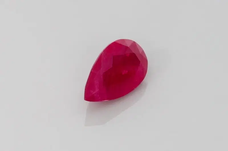 1.18 Karaat Peer Ruby